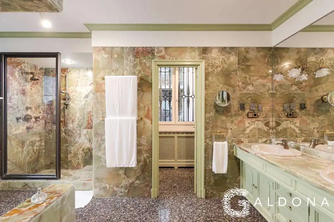 Bany de Casa o xalet en venda en Donostia - San Sebastián  amb Calefacció, Jardí privat i Terrassa