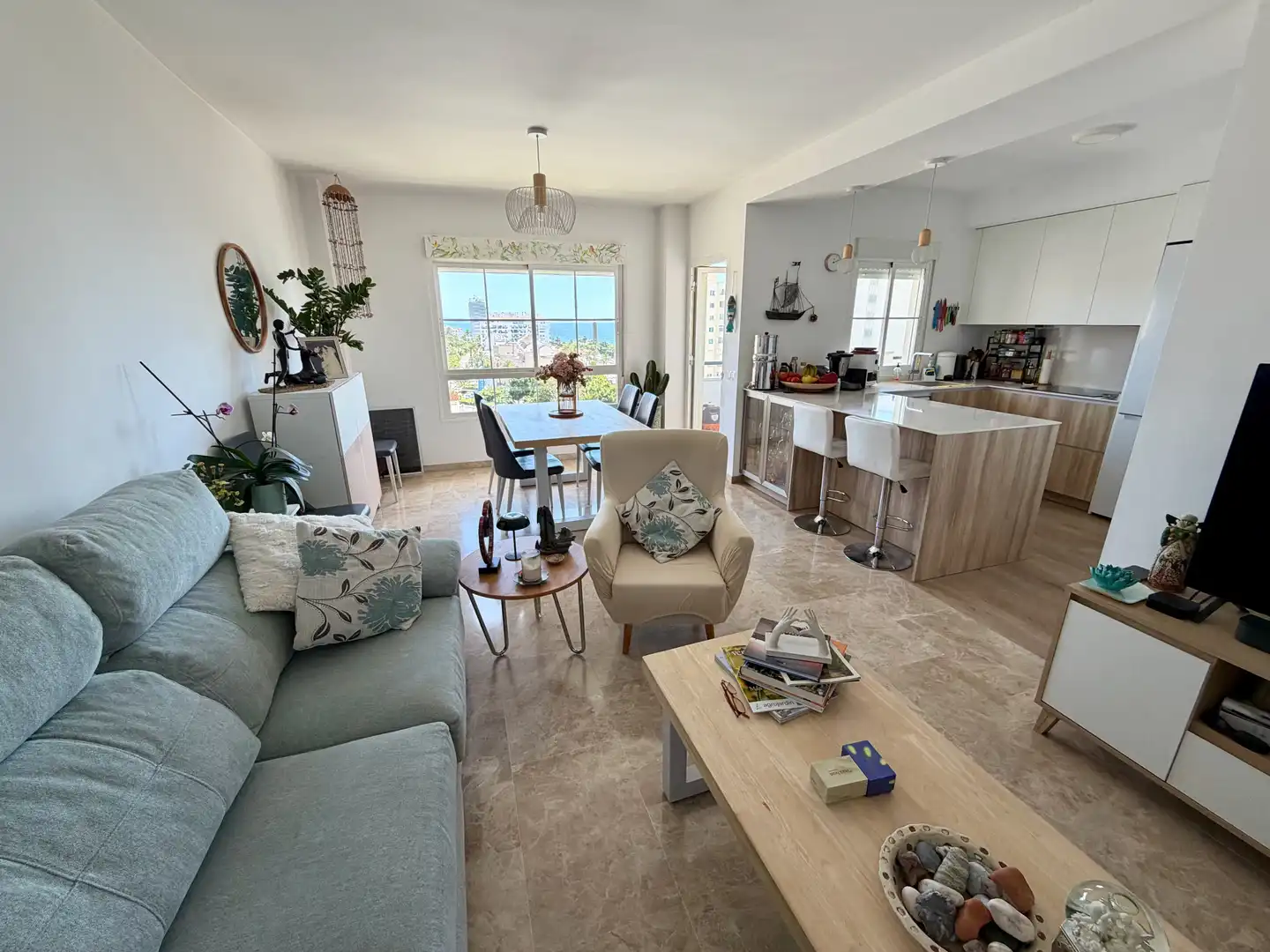 Sala de estar de Apartamento en venta en Estepona con Aire acondicionado, Terraza y Trastero