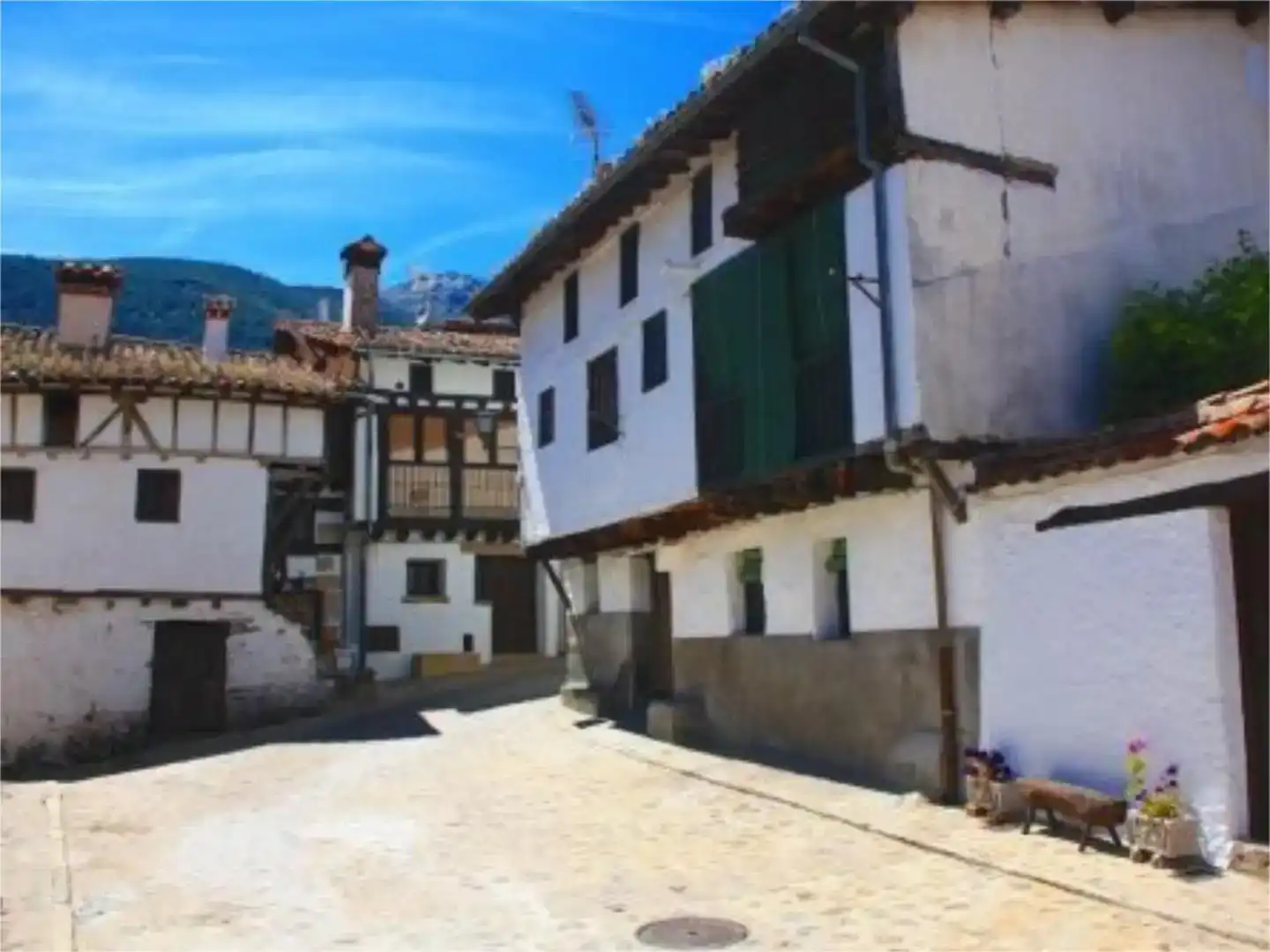 Vista exterior de Casa adosada en venta en Guisando con Trastero, Amueblado y Balcón