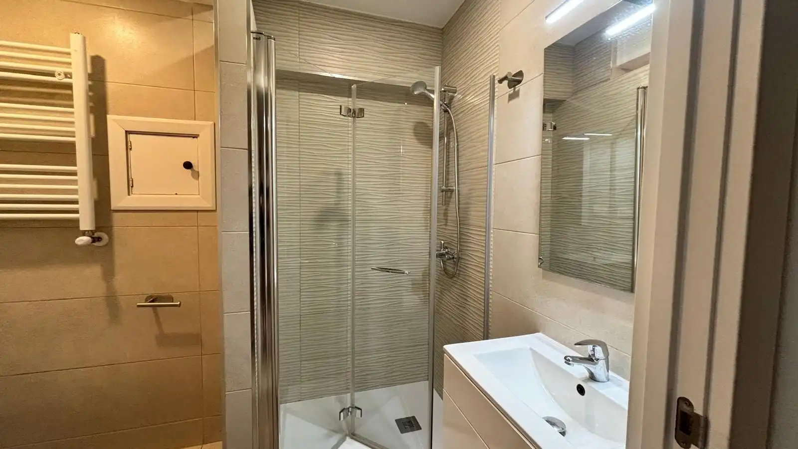 Bathroom of Flat for sale in Laudio / Llodio  with Heating, Terrace and Storage room