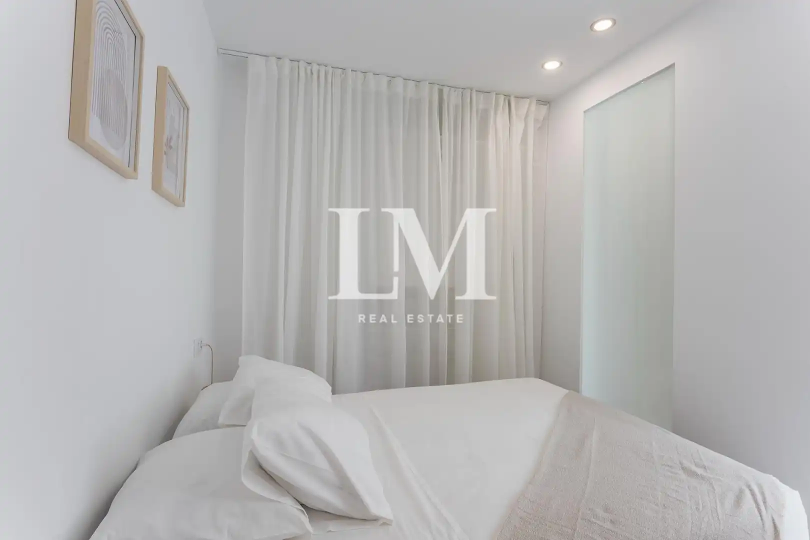 Dormitori de Apartament de lloguer en Barcelona amb Aire condicionat, Calefacció i Moblat