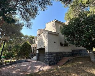 Vista exterior de Casa o xalet en venda en Torrent amb Aire condicionat, Calefacció i Jardí privat