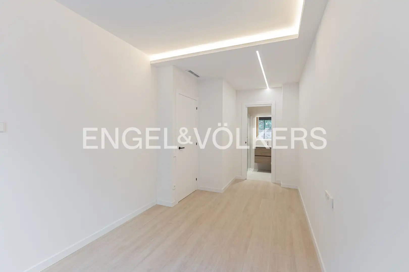 Flat for sale in Barcelona  with Air Conditioner, Heating and Private garden