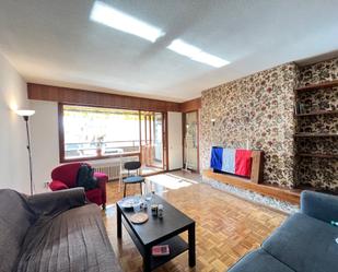 Sala d'estar de Pis de lloguer en  Madrid Capital amb Aire condicionat, Terrassa i Moblat