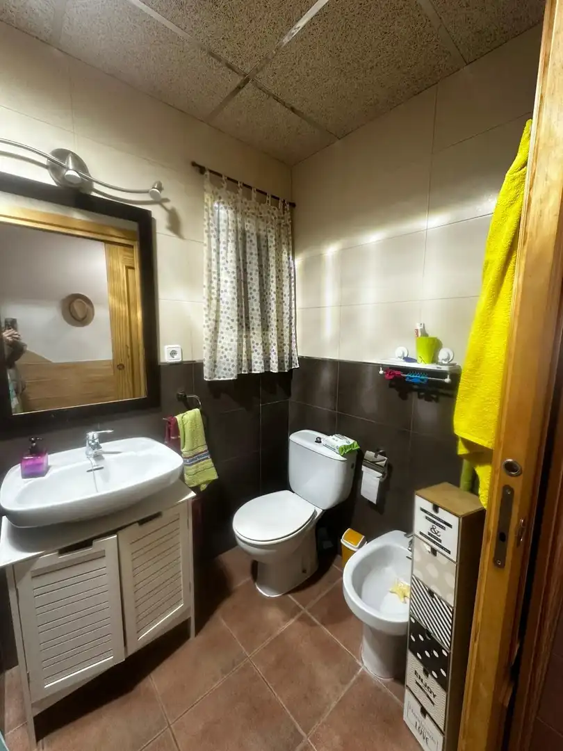 Baño de Apartamento de alquiler en Pilar de la Horadada con Aire acondicionado, Jardín privado y Trastero