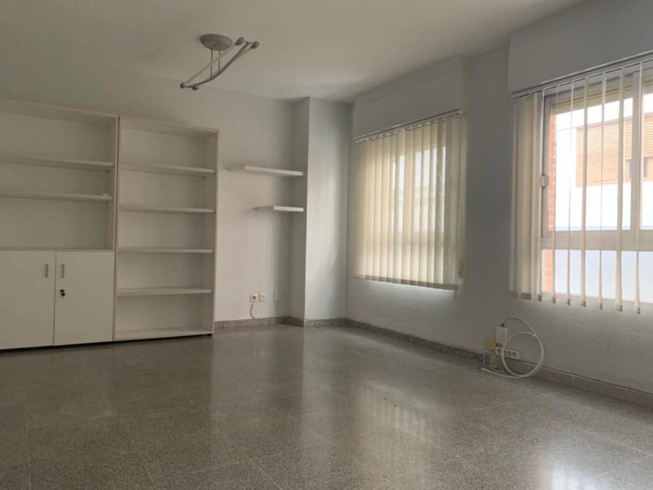 Dormitori de Local en venda en Elda