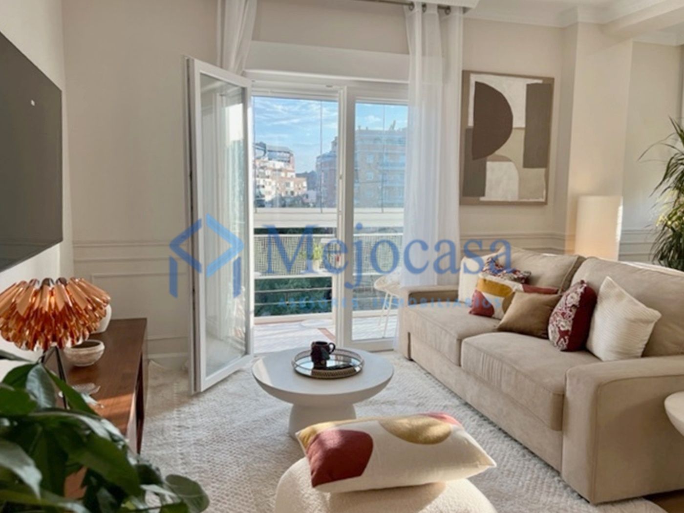 Living room of Flat for sale in  Madrid Capital  with Air Conditioner, Heating and Terrace