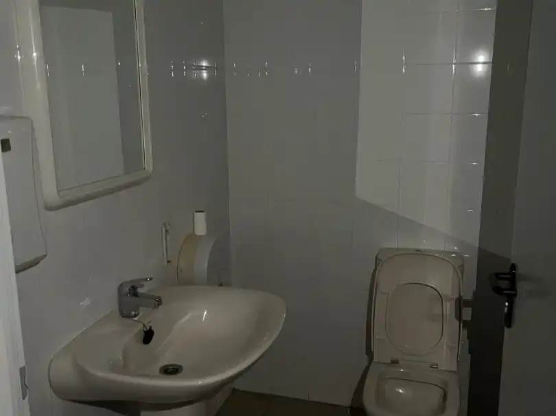 Baño de Local de alquiler en A Rúa 