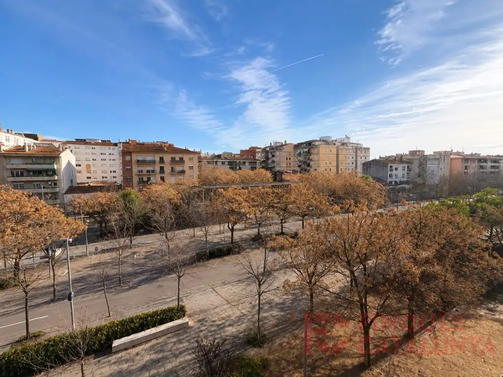 Vista exterior de Piso en venta en Girona