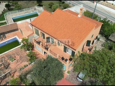 Villa con piscina in vendita a Urbanizaciones