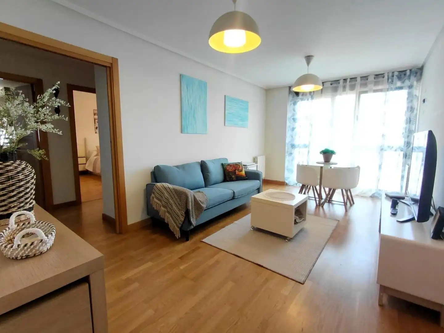 Sala de estar de Planta baja en venta en El Astillero   con Calefacción, Trastero y Amueblado