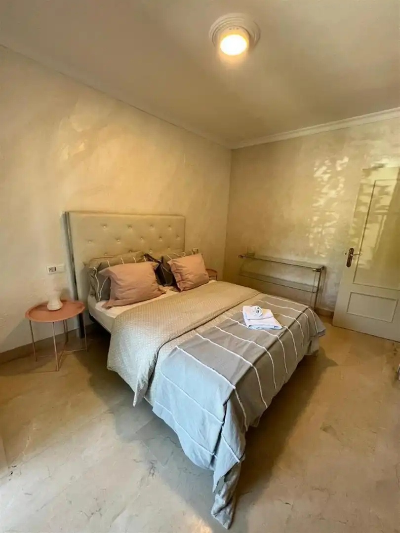 Dormitori de Apartament en venda en Marbella amb Aire condicionat i Terrassa