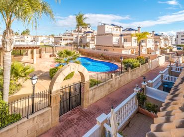 Adossat amb piscina en venda a Orihuela Costa