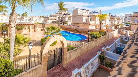 Ref MT516Casa adosada en Villamartiacuten con 77 msup2 construidos sobre una parcela aproximada de 330 msup2, distribuida en dos p