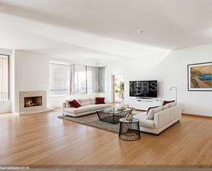 Sala d'estar de Apartament en venda en  Barcelona Capital amb Aire condicionat, Calefacció i Parquet
