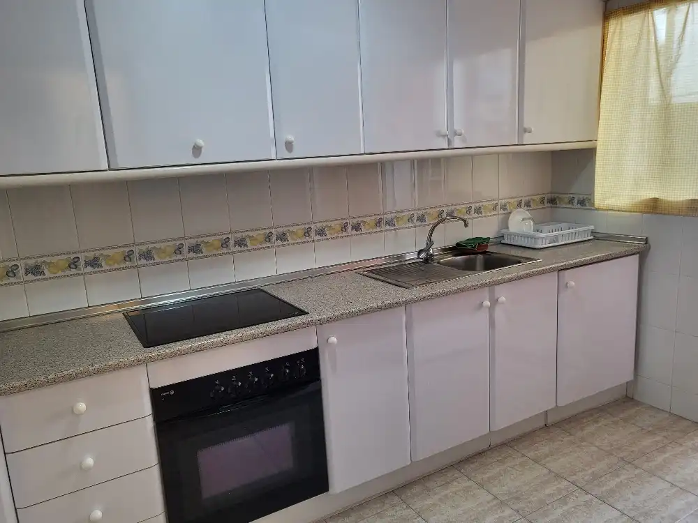 Cuina de Pis de lloguer en Elda amb Aire condicionat, Moblat i Forn