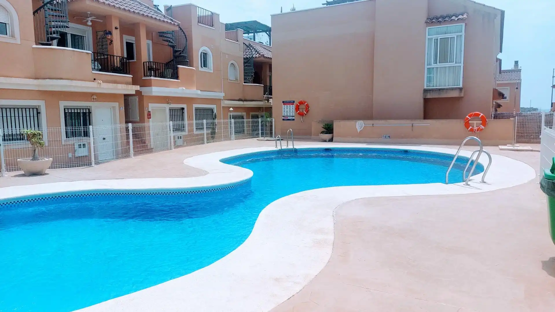 Piscina de Planta baixa en venda en Cuevas del Almanzora amb Aire condicionat, Calefacció i Piscina comunitària