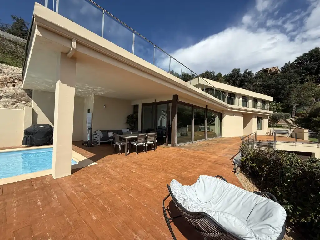 Casa amb piscina en venda a Calle Roca Vila 1021, imagen 2