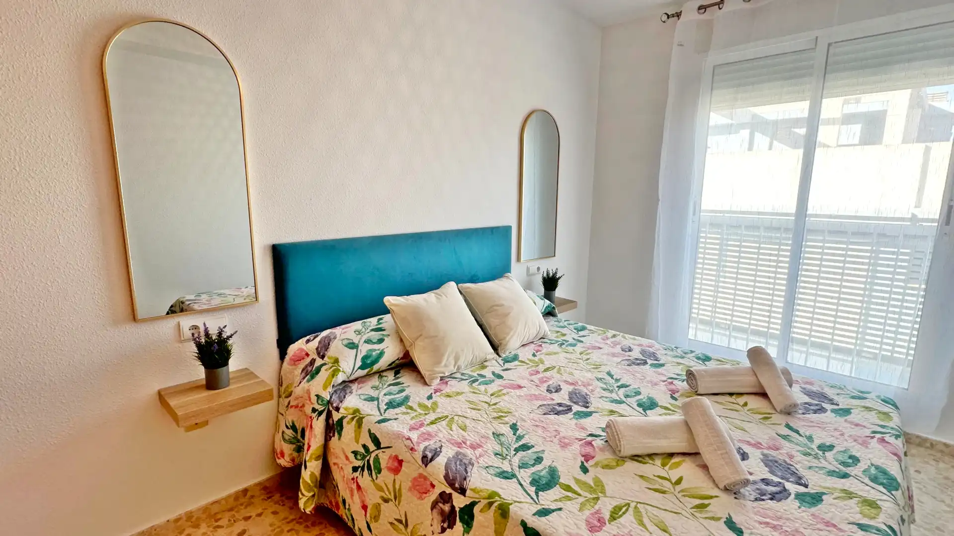 Dormitori de Apartament de lloguer en Gandia amb Aire condicionat, Calefacció i Terrassa