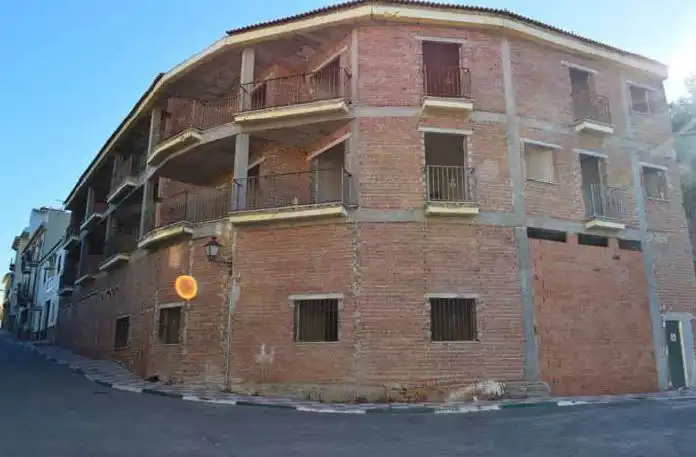 Vista exterior de Edifici en venda en Benamocarra