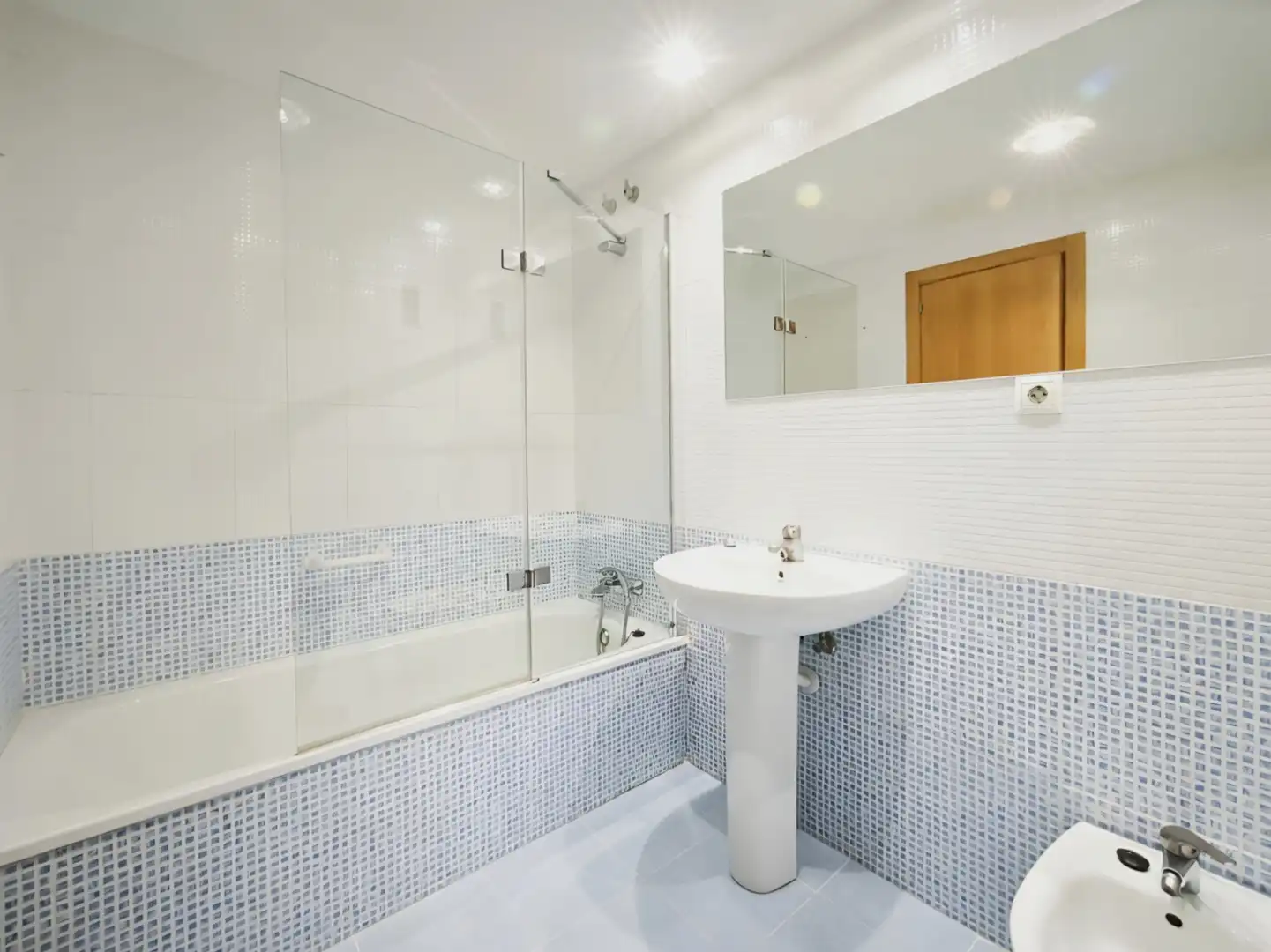 Bathroom of Flat for sale in Plaza Xúquer