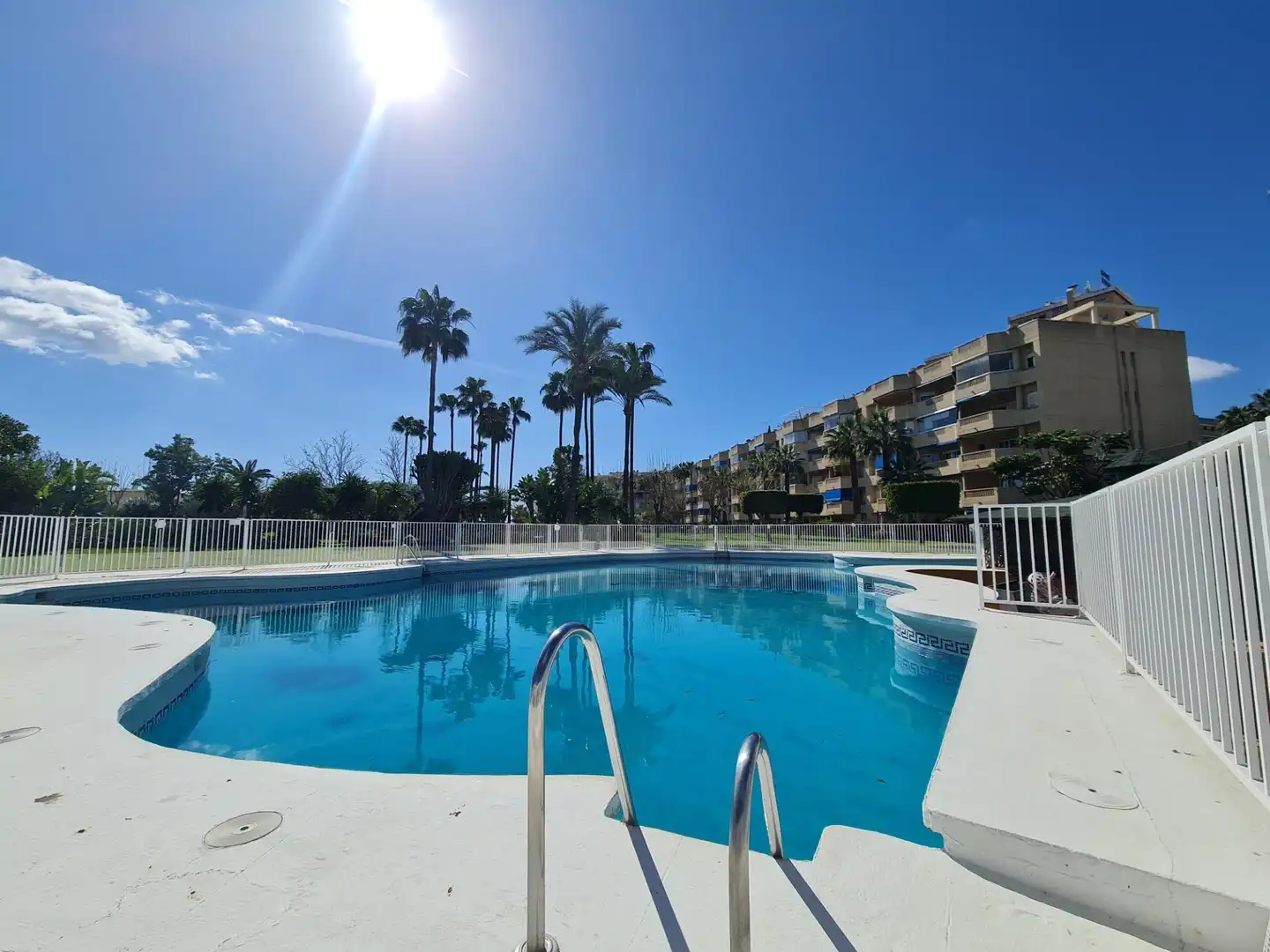 Piscina de Piso en venta en Torremolinos con Aire acondicionado, Calefacción y Jardín privado