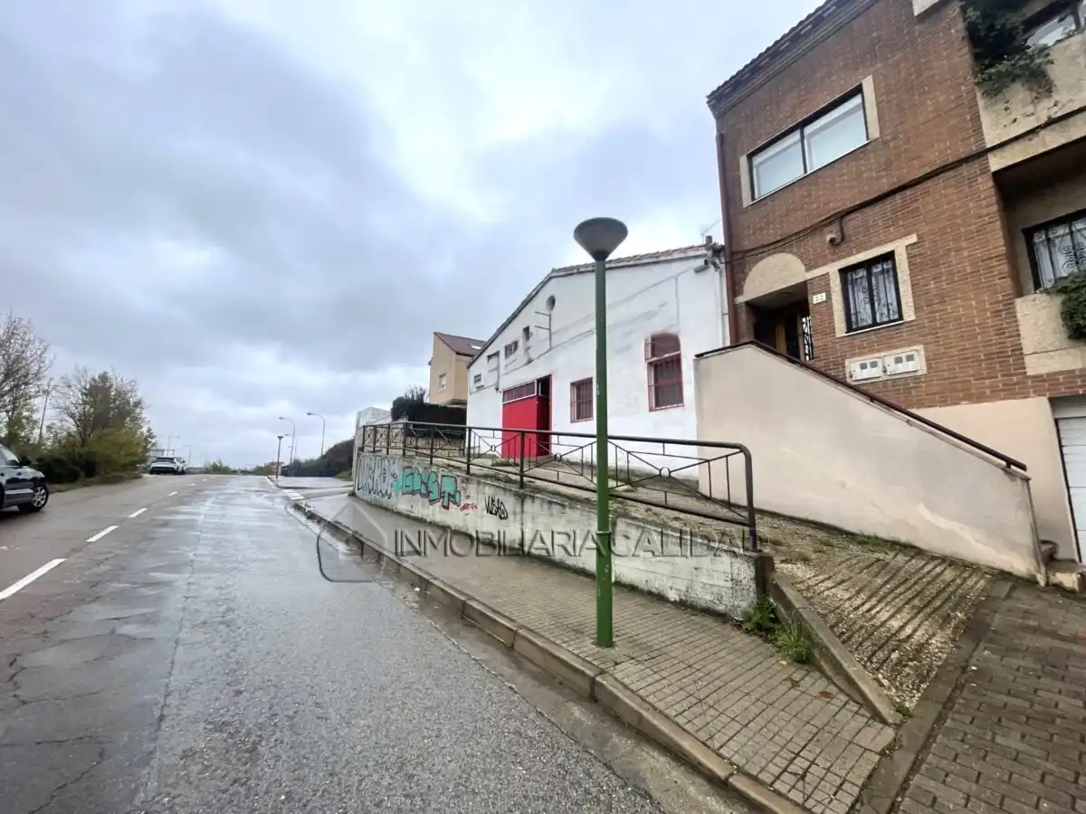 Vista exterior de Casa o xalet en venda en Burgos amb Calefacció
