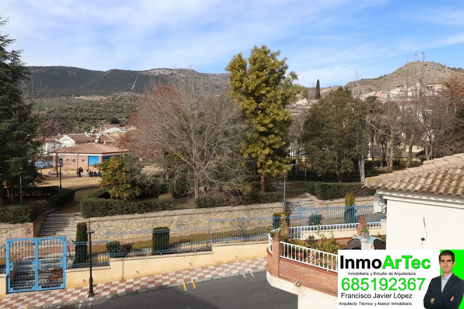 Vista exterior de Casa o xalet en venda en Íllora amb Jardí privat, Terrassa i Balcó