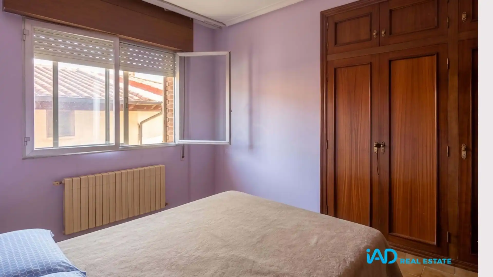 Schlafzimmer von Wohnung zum Verkauf in Leza mit Heizung