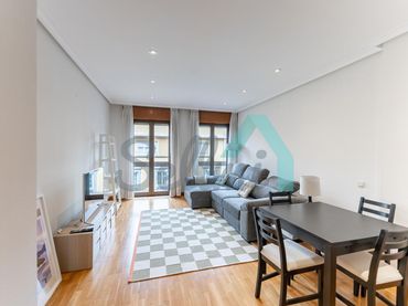 Appartamento con balcone in affitto a Calle de Campomanes