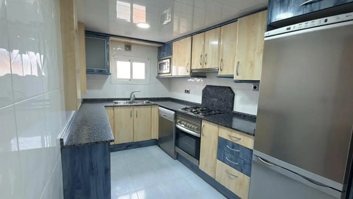 Cocina de Piso en venta en L'Hospitalet de Llobregat con Aire acondicionado y Calefacción