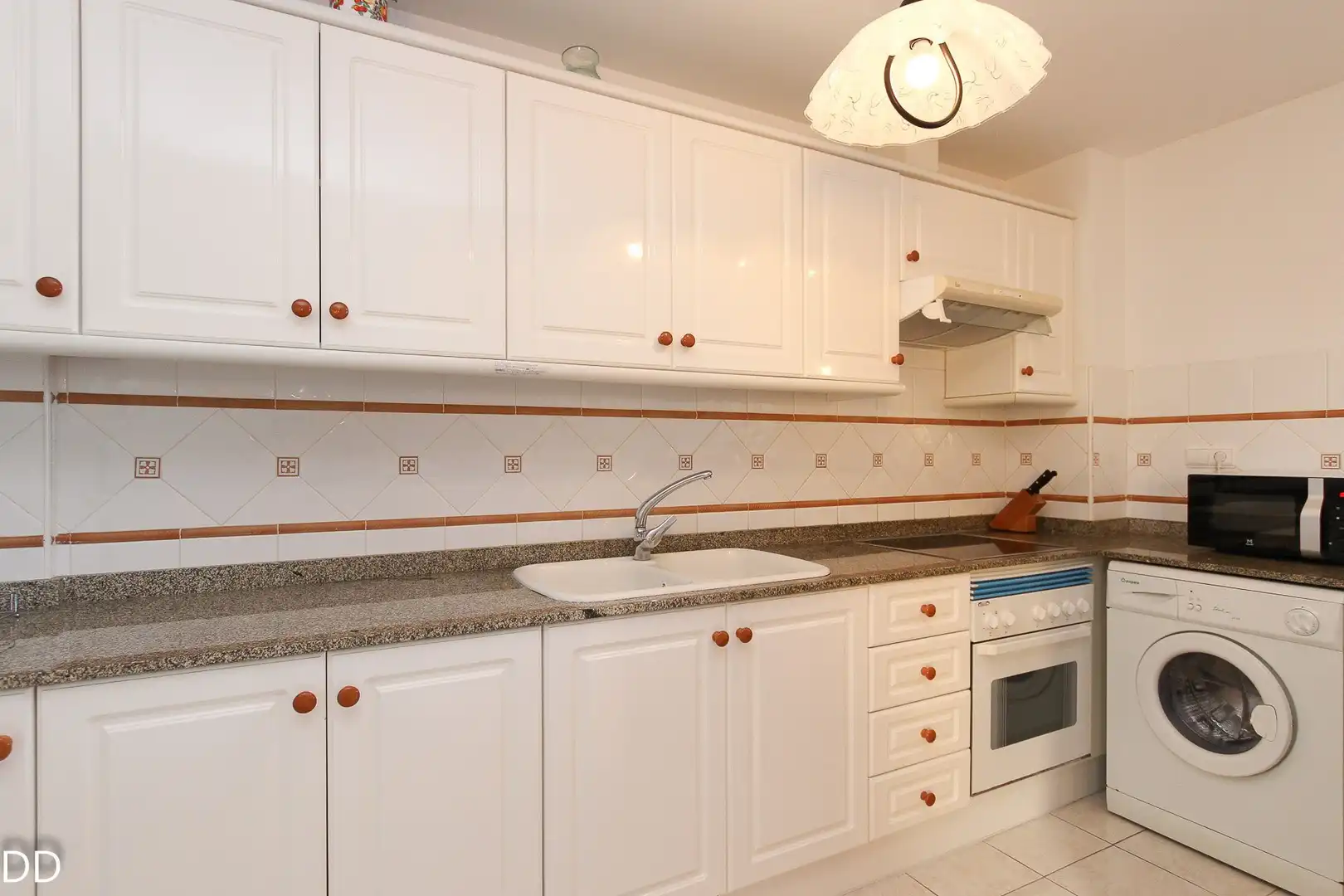 Cuina de Apartament de lloguer en Dénia amb Jardí privat, Terrassa i Piscina