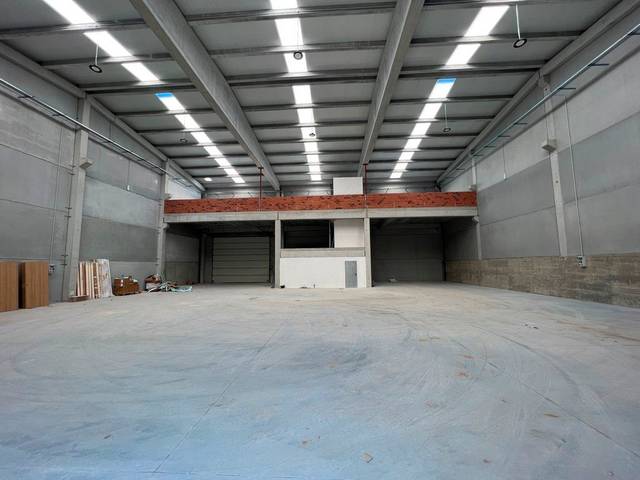 Nave industrial en Alquiler en Oroso