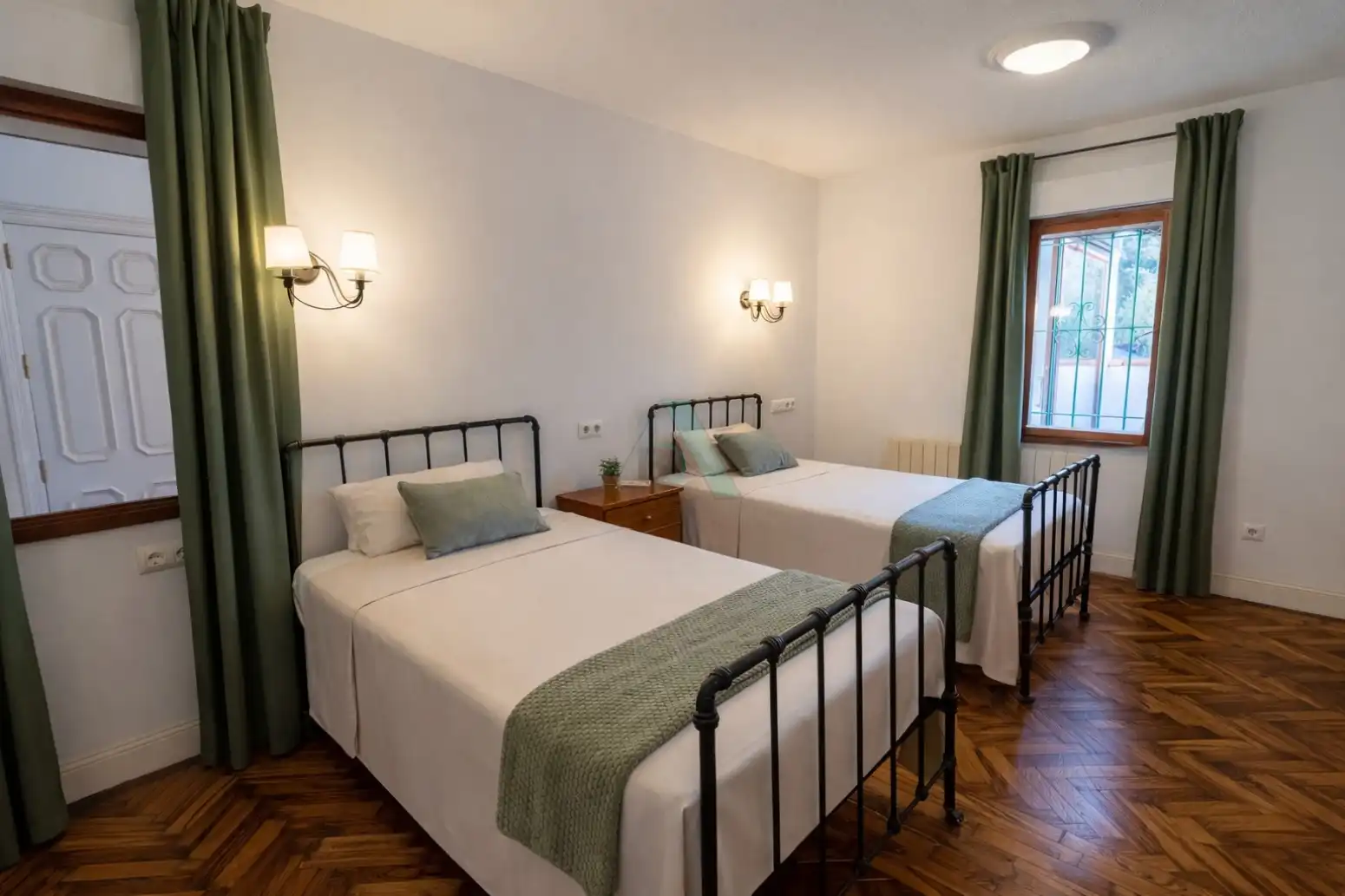 Dormitori de Casa o xalet en venda en Llanes amb Jardí privat, Terrassa i Piscina
