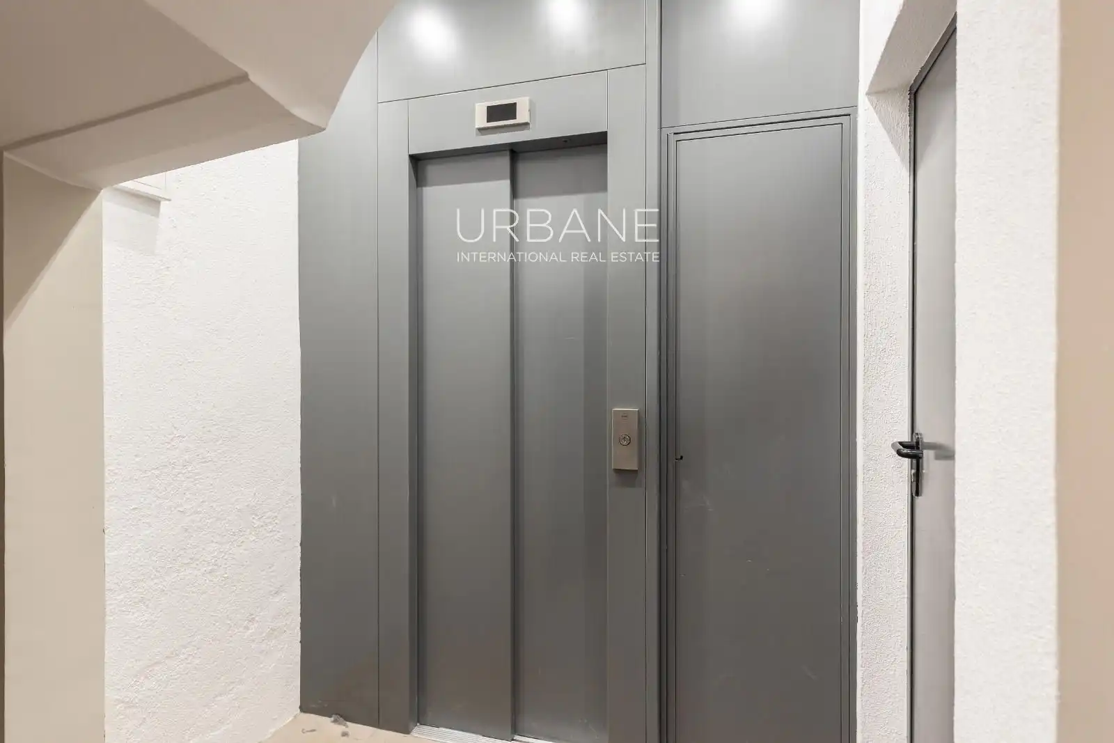 Wohnung zum Verkauf in Barcelona mit Klimaanlage, Heizung und Parkett