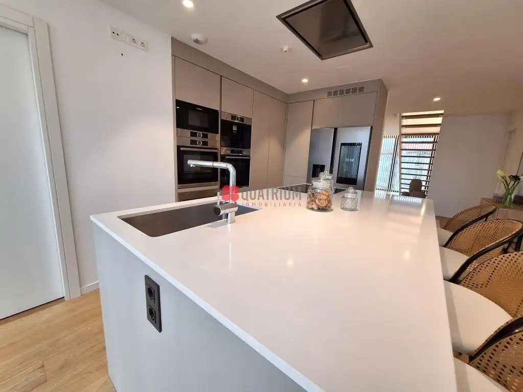 Cocina de Piso de alquiler en Santiago de Compostela  con Calefacción, Terraza y Amueblado