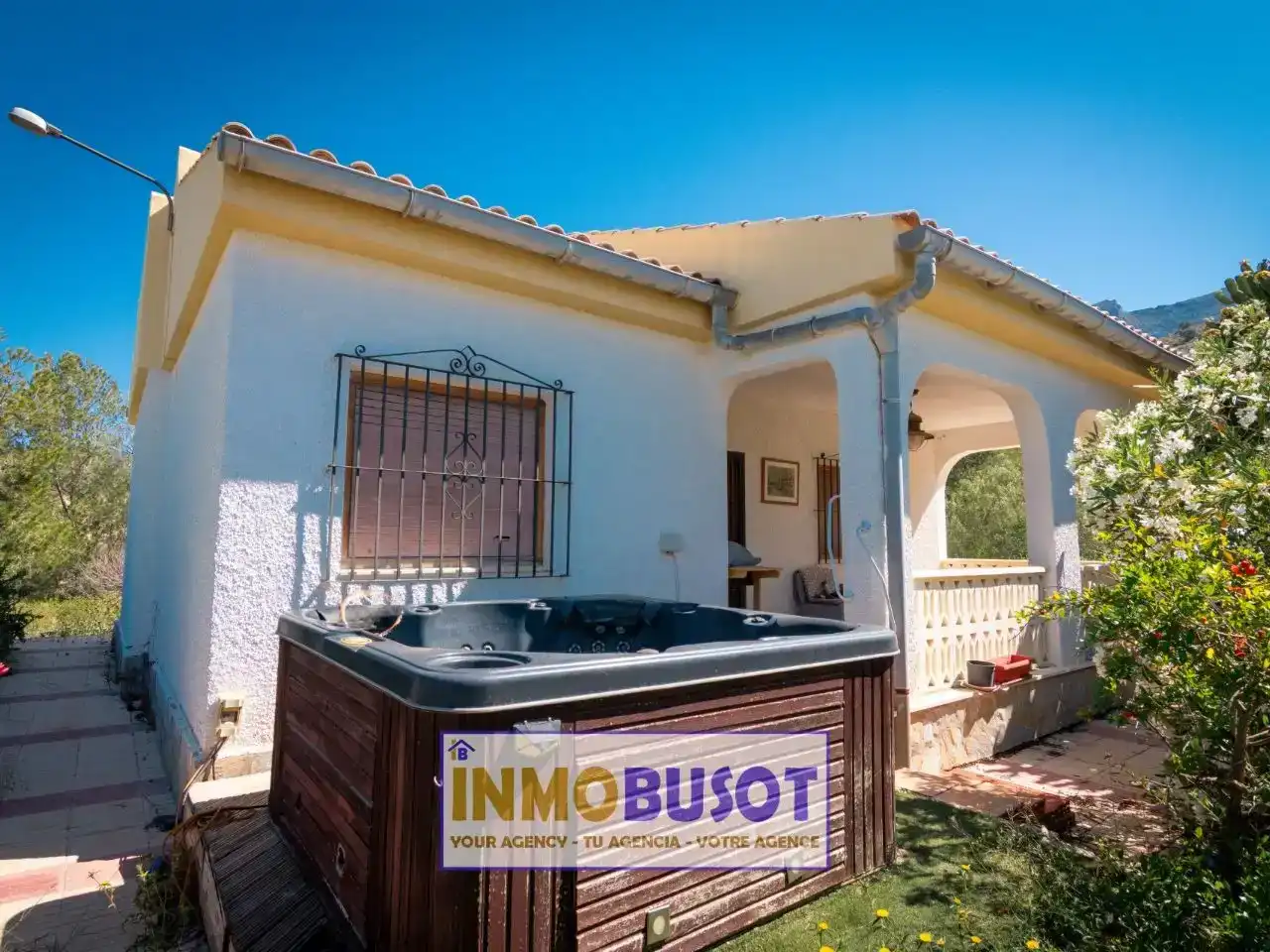 Vista exterior de Casa o xalet en venda en Busot