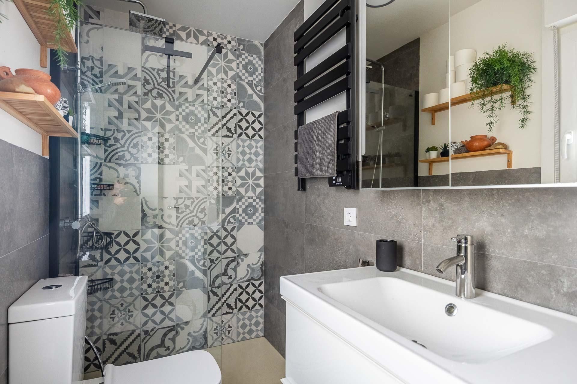 Bathroom of Duplex for sale in  Sevilla Capital  with Heating and Terrace