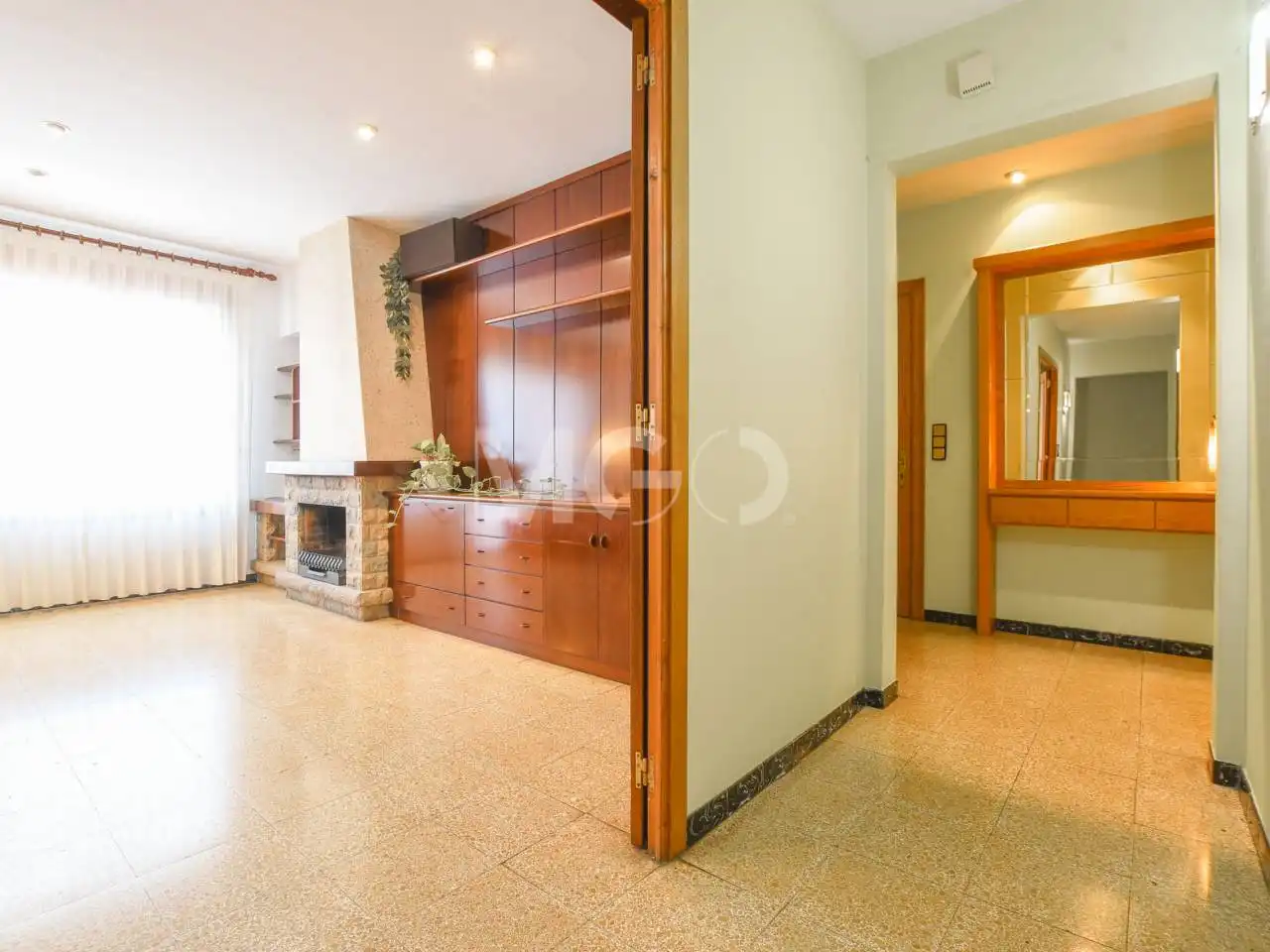 Flat with terrace for sale in Calle Montesquiu