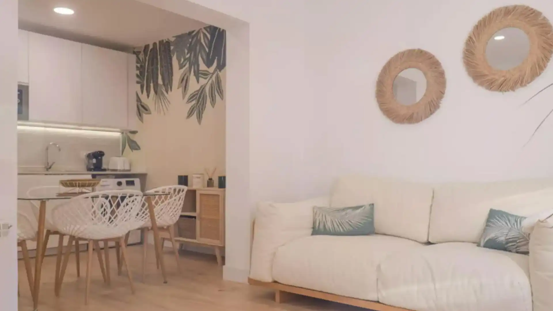 Living room of Flat for rent in  Madrid Capital  with Air Conditioner, Heating and Furnished