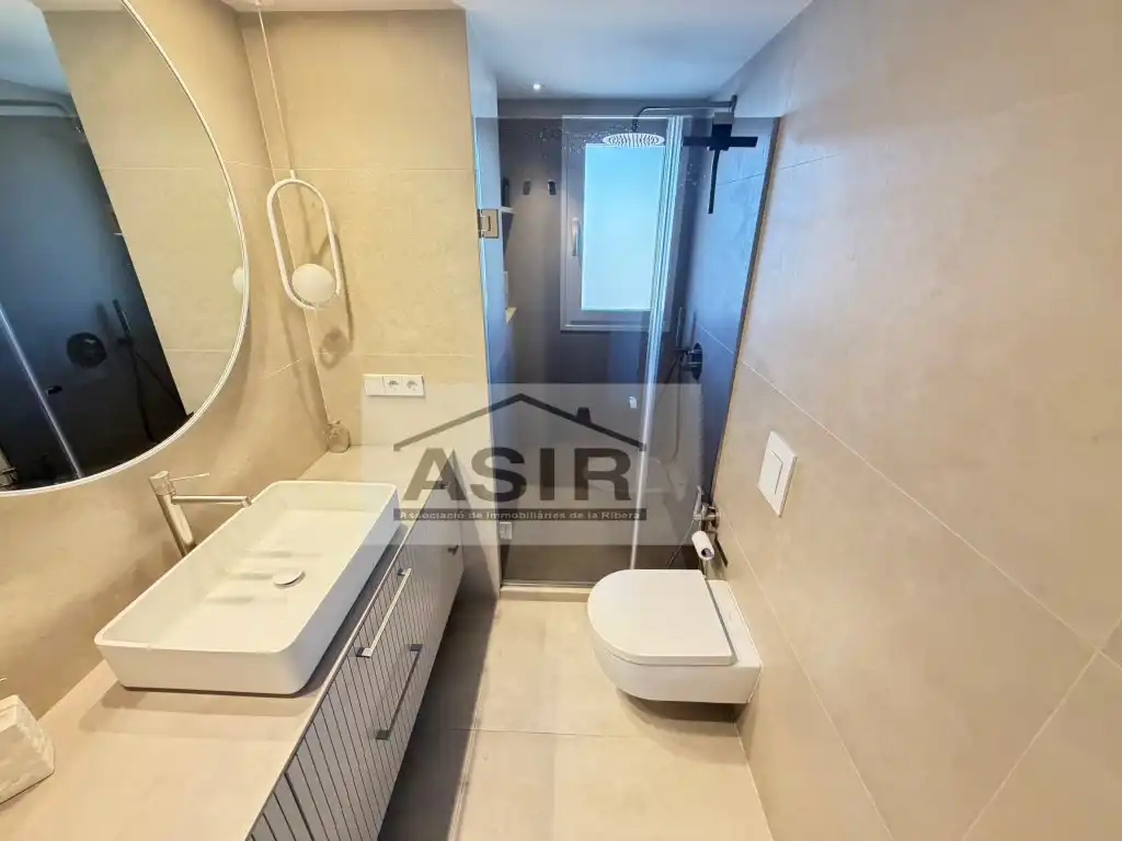 Baño de Piso de alquiler en Alzira con Aire acondicionado