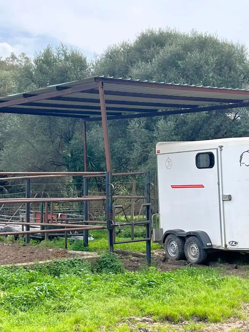 Parking of Country homes for sale in Jimena de la Frontera