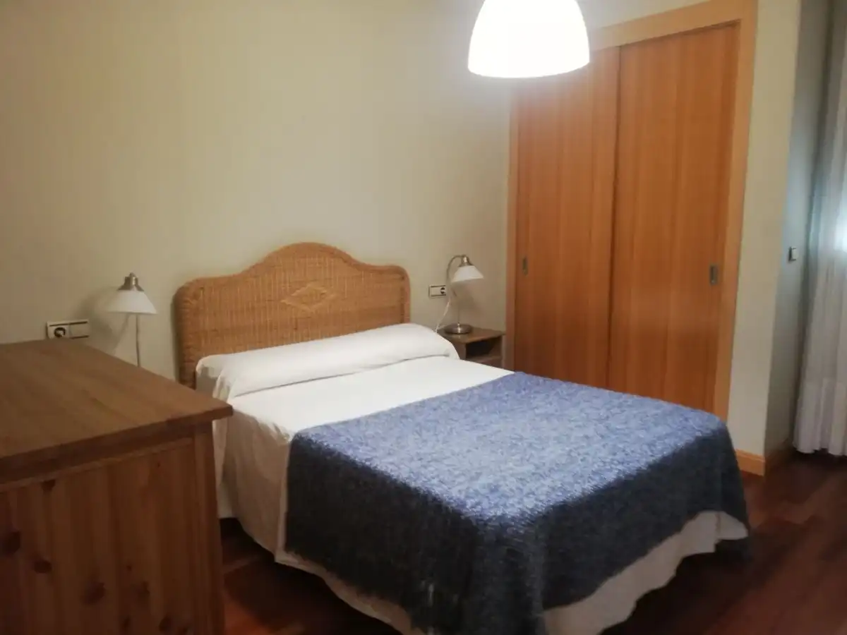 Dormitori de Pis de lloguer en Huelva amb Aire condicionat, Moblat i Piscina comunitària