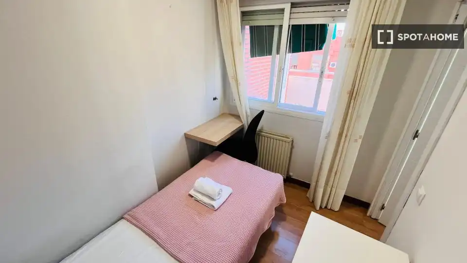 Habitación en Almenara -Ventilla