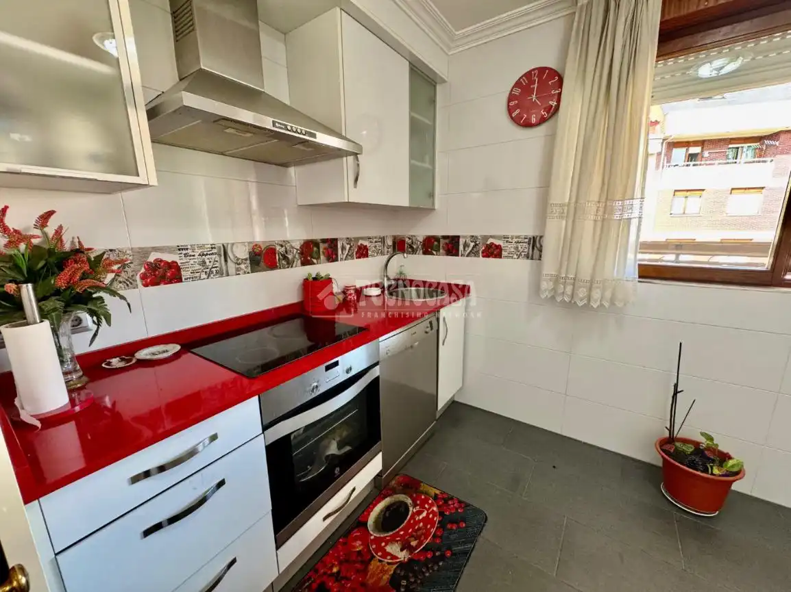 Cocina de Piso en venta en El Astillero   con Calefacción, Parquet y Terraza