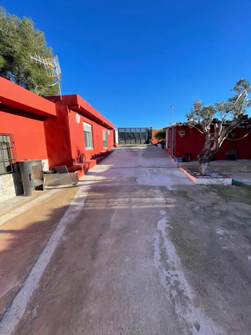 Exterior view of Houses for sale in Pedralba  with Air Conditioner, Swimming Pool and Alarm