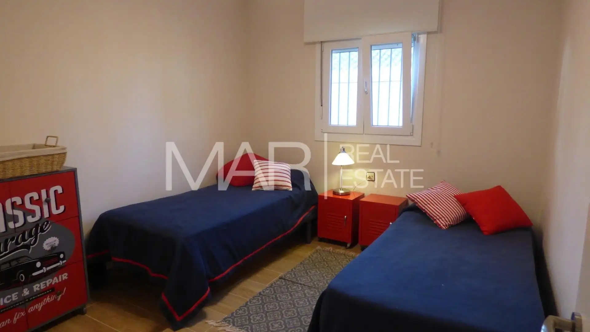 Dormitori de Casa o xalet en venda en Chiclana de la Frontera amb Aire condicionat, Jardí privat i Terrassa