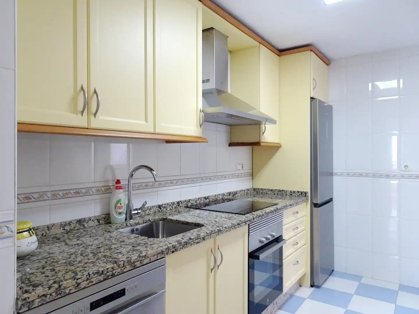 Küche von Wohnung zur Miete in Málaga mit Klimaanlage, Privatgarten und Terrasse