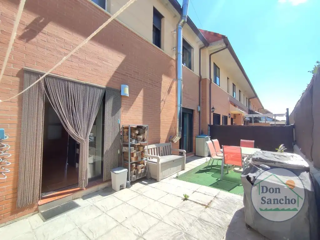 Terraza de Casa adosada en venta en Viana de Cega con Calefacción, Jardín privado y Terraza
