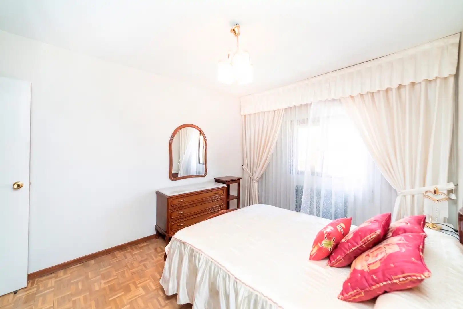 Habitación de Piso en venta en Pozuelo de Alarcón con Calefacción, Terraza y Amueblado